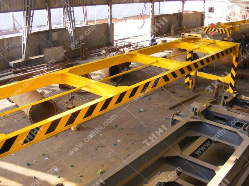 Lifting Spreader with Twist Lock on Crane