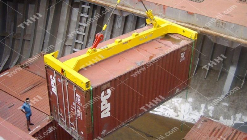 Lifting Spreader with Twist Lock on Crane