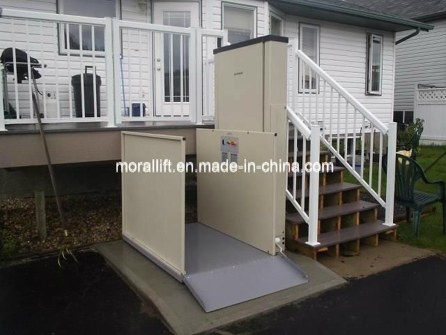 Disabled use vertical hydraulic wheelchair lift