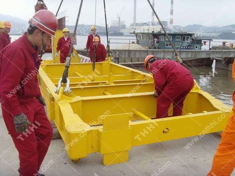 Lifting Spreader with Twist Lock on Crane