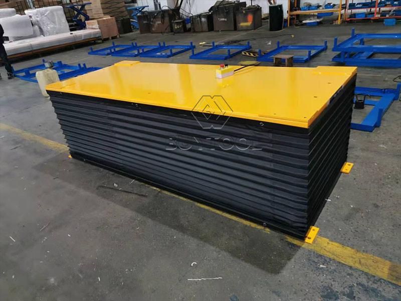 Lift Table with Bellows Covers