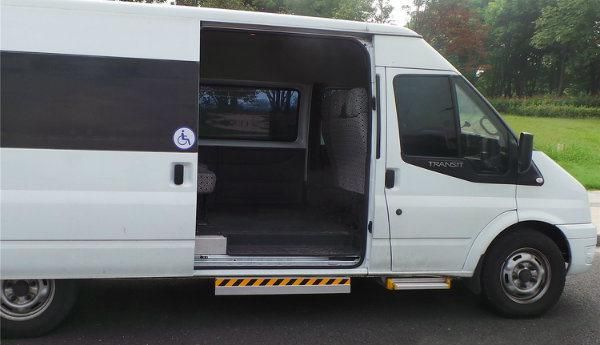 Hydraulic Wheelchair Lift for Van Side Door with Ce Certification and Loading 300kg