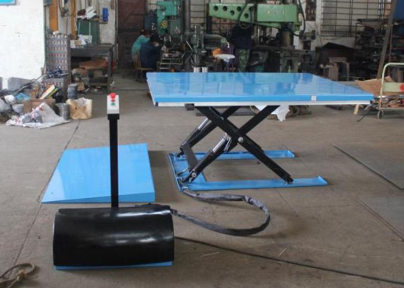 Stationary Lifting Table with Drive-on Ramp - for Direct Pick-up of Pallets and Mesh Boxes