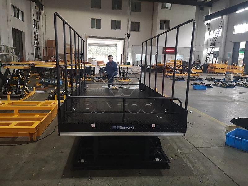 Large Pallet Scissor Lift with Safety Fence