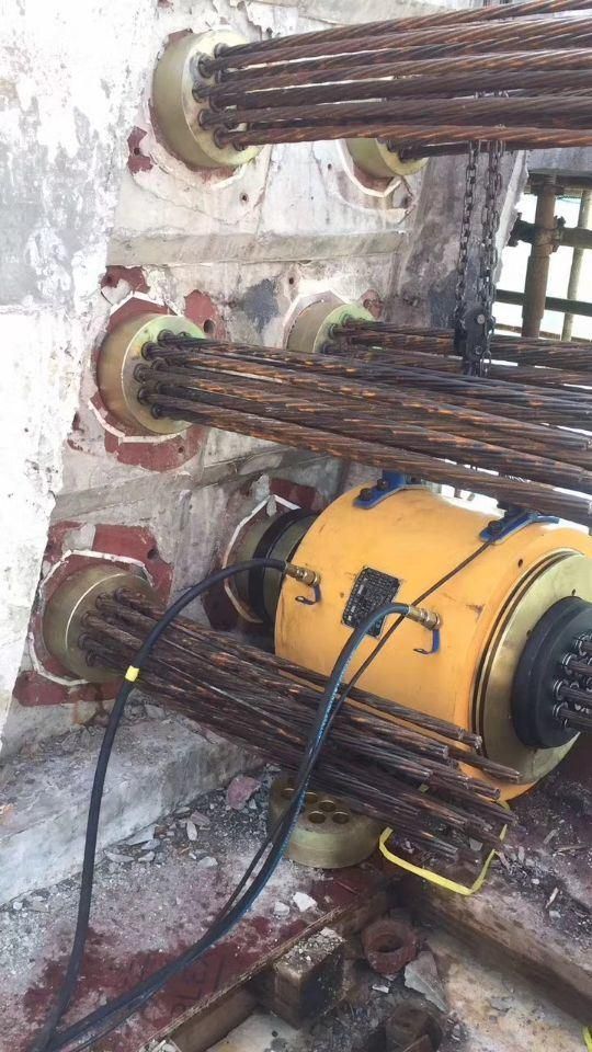 Multi-Strand Stressing Hydraulic Jack in Bridge Construction