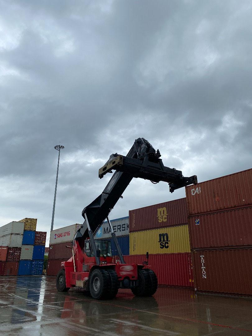 Container Lifting Cranes 45 Tons Reach Stacker Container Rsh4532 in Port