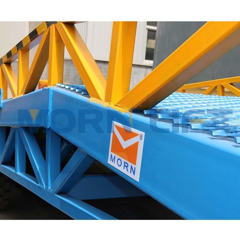 Adjustable Height Hydraulic Yard Loading Ramp with Truck for Trailers