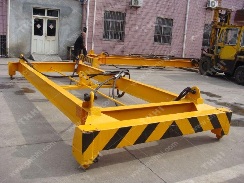 Lifting Spreader with Twist Lock on Crane
